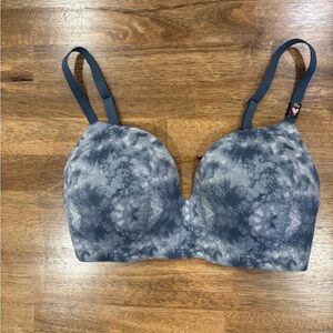 VS Wireless Push-Up
Lightly padded
34D